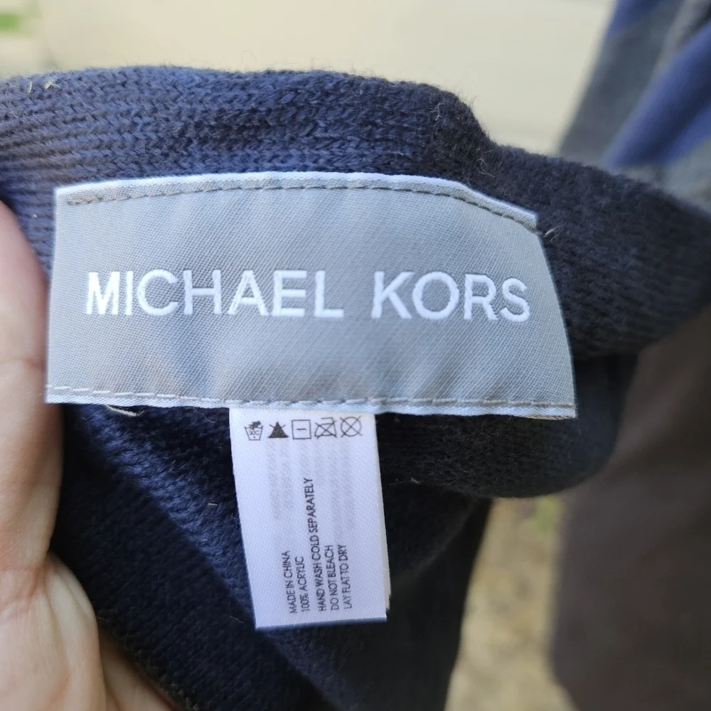 MICHAEL Michael Kors gray and navy scarf with MK logo
